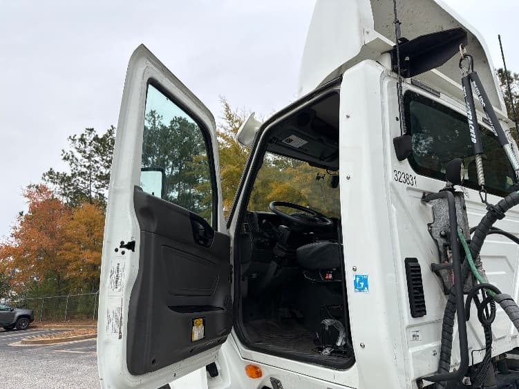 2019 International LT — photo 9