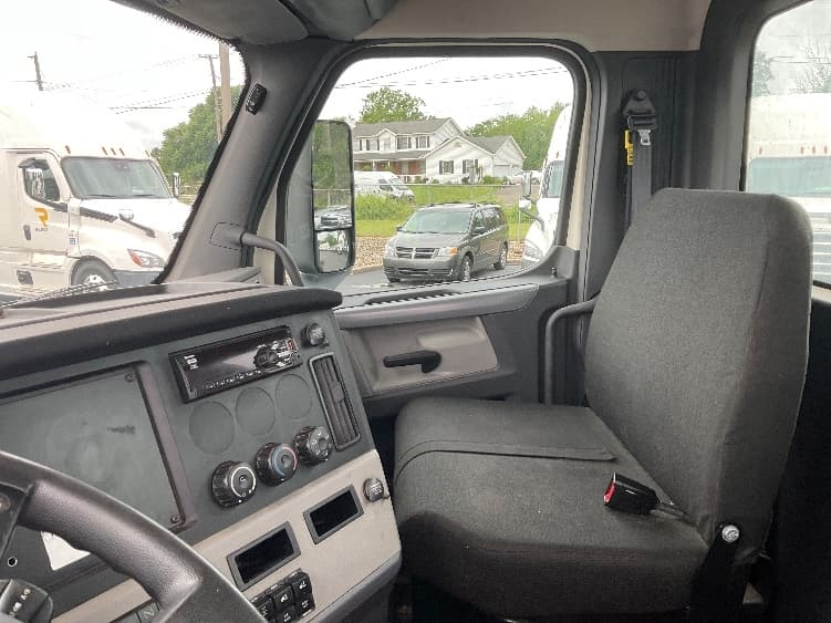 2019 Freightliner Cascadia — photo 10
