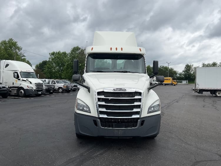 2019 Freightliner Cascadia — photo 2