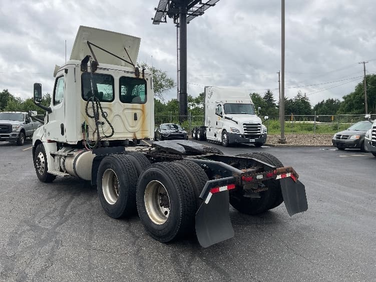 2019 Freightliner Cascadia — photo 5