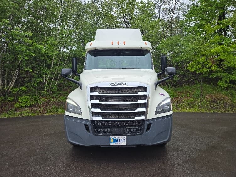 2019 Freightliner Cascadia — photo 2