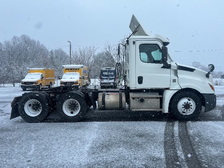 2019 Freightliner Cascadia — photo 8