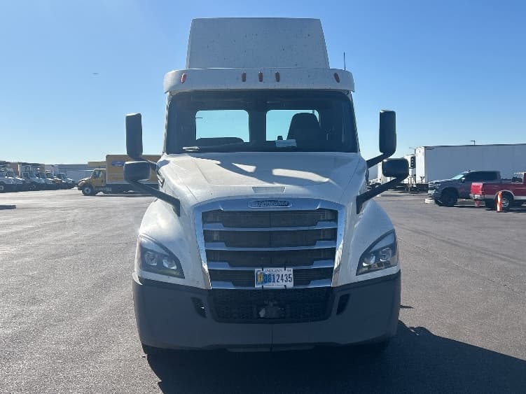 2019 Freightliner Cascadia — photo 2