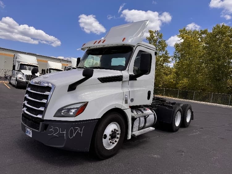 2019 Freightliner Cascadia — photo 3