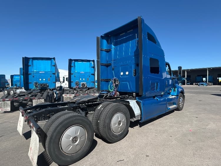 2021 International LT — photo 7