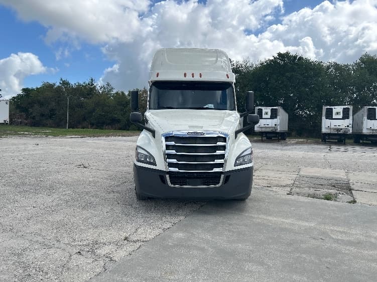 2019 Freightliner Cascadia — photo 2