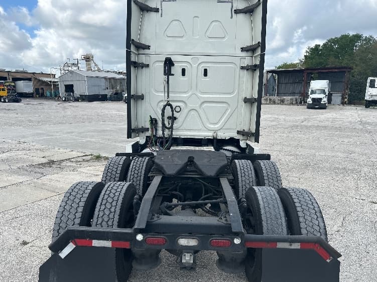 2019 Freightliner Cascadia — photo 6