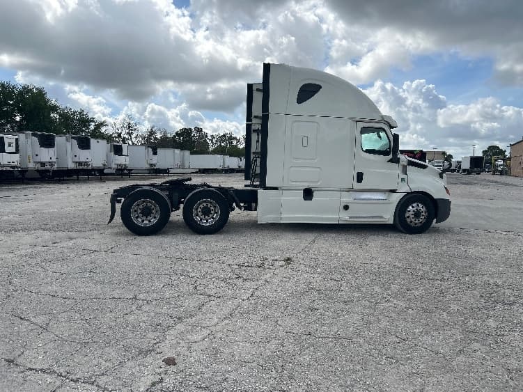 2019 Freightliner Cascadia — photo 8