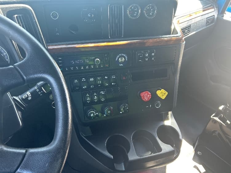 2021 International LT — photo 10