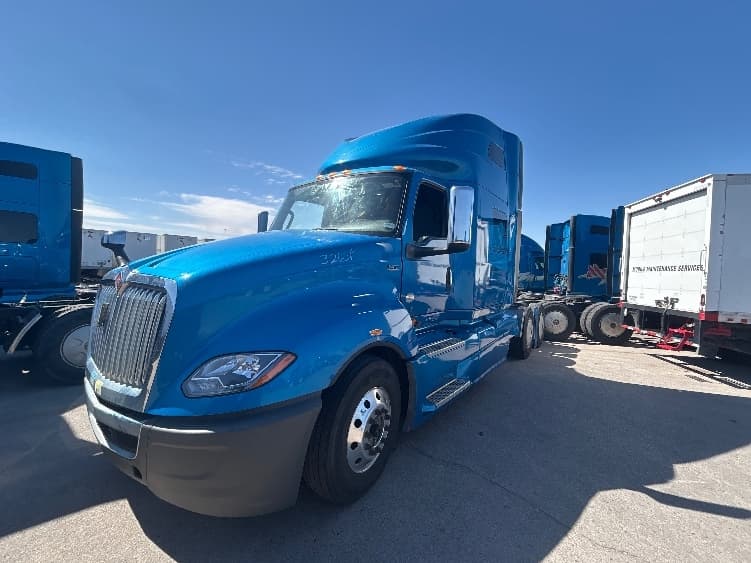 2021 International LT — photo 3