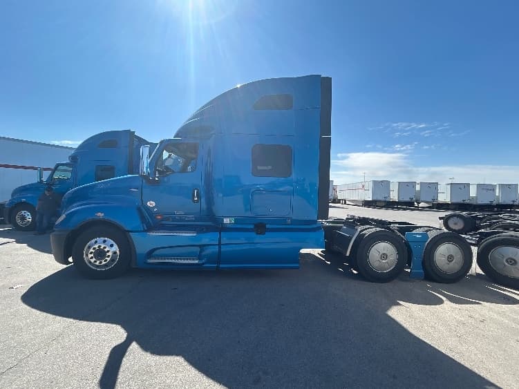 2021 International LT — photo 4