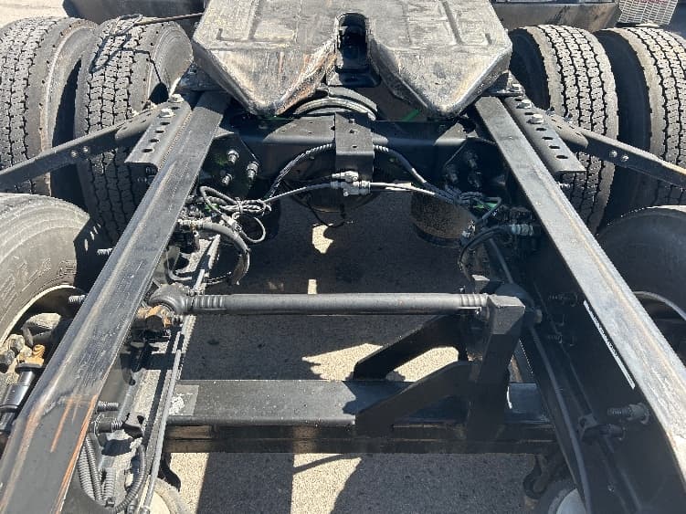 2021 International LT — photo 6