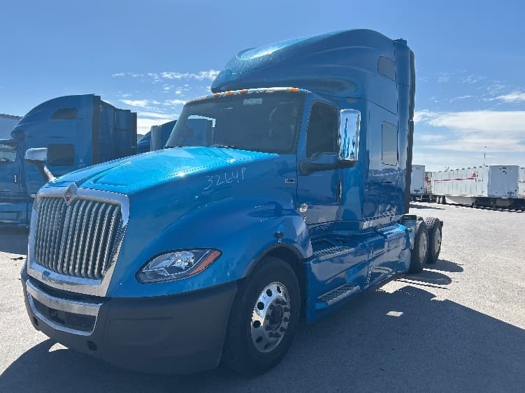 2021 International LT — photo 3