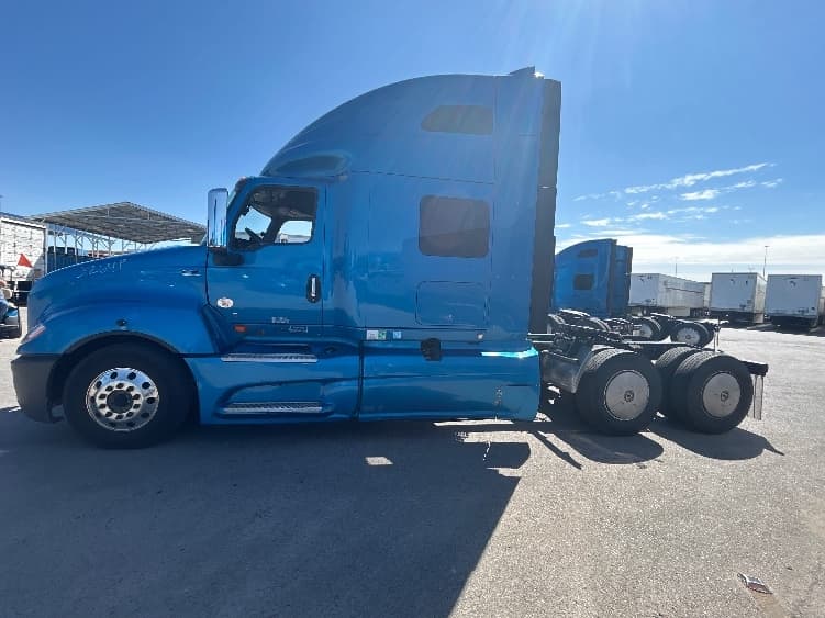 2021 International LT — photo 4