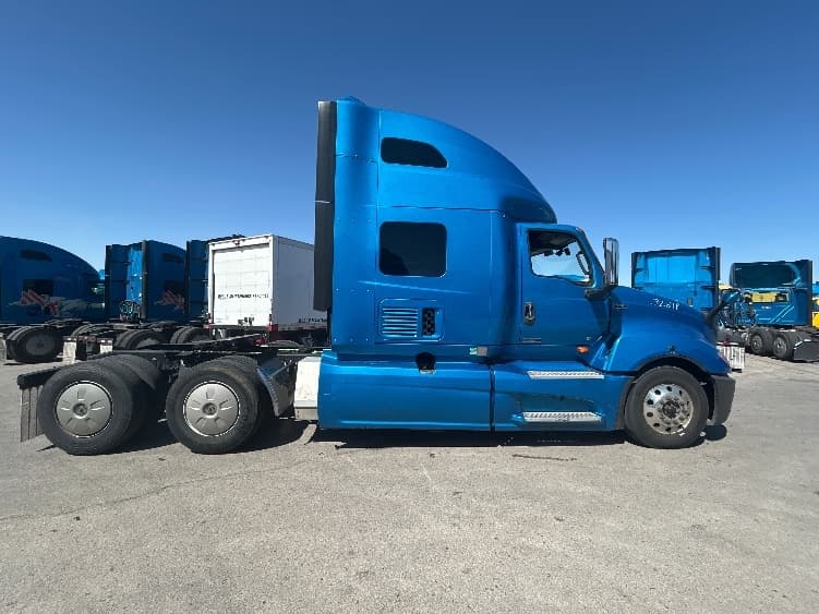 2021 International LT — photo 8