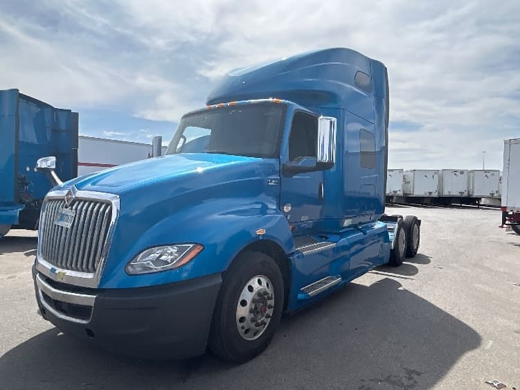 2021 International LT — photo 3