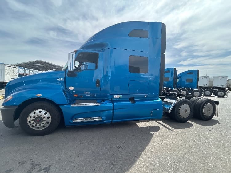 2021 International LT — photo 4