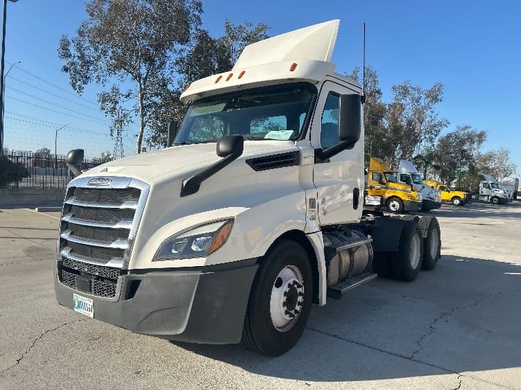 2019 Freightliner Cascadia — photo 3