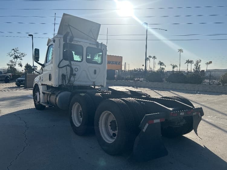 2019 Freightliner Cascadia — photo 5