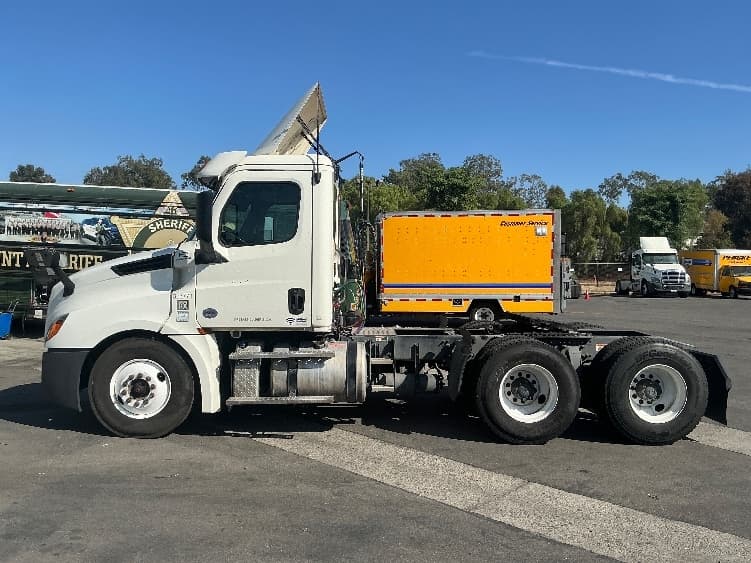 2019 Freightliner Cascadia — photo 4