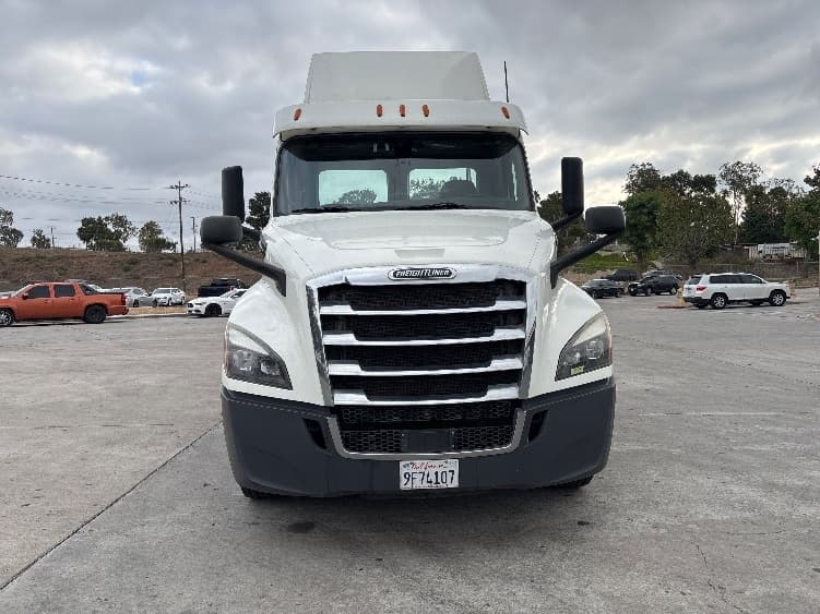 2019 Freightliner Cascadia — photo 2