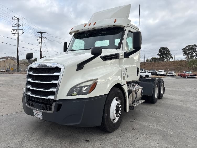 2019 Freightliner Cascadia — photo 3