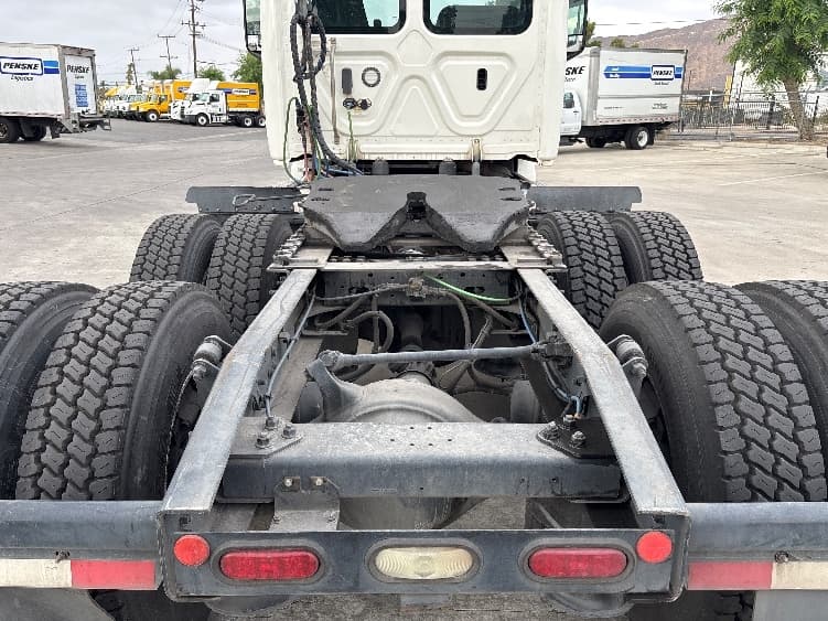 2019 Freightliner Cascadia — photo 6