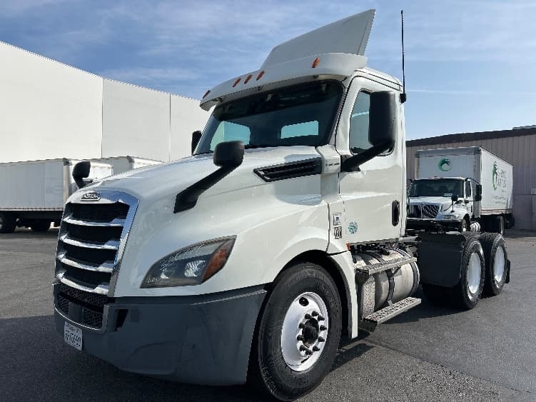 2019 Freightliner Cascadia — photo 3