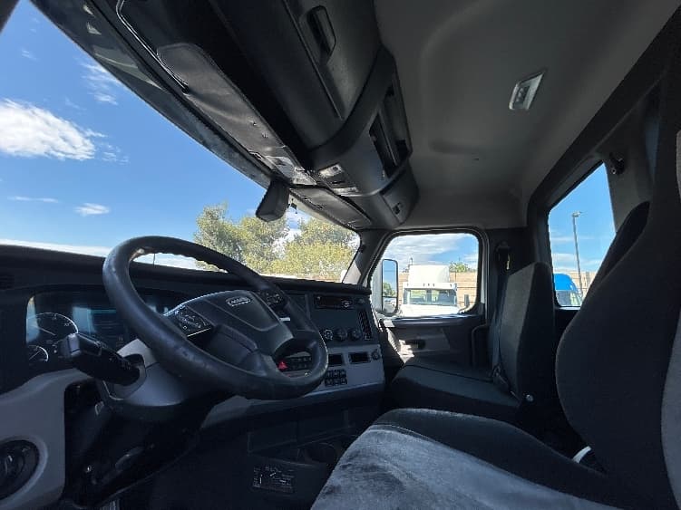 2019 Freightliner Cascadia — photo 10