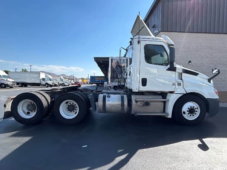 2019 Freightliner Cascadia — photo 8