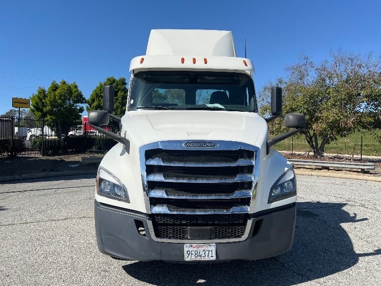 2019 Freightliner Cascadia — photo 2