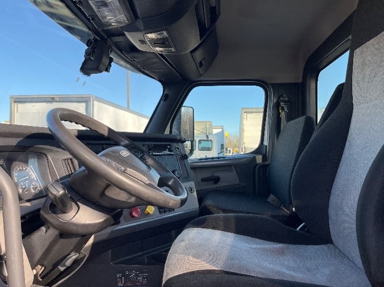 2019 Freightliner Cascadia — photo 10