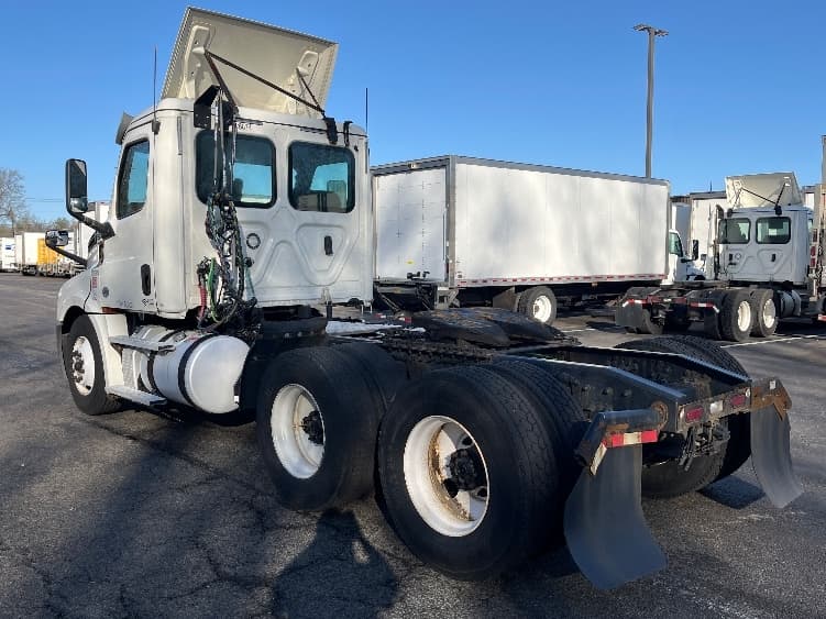 2019 Freightliner Cascadia — photo 5