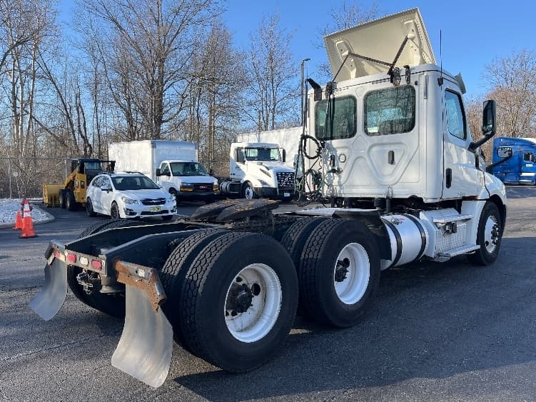 2019 Freightliner Cascadia — photo 7