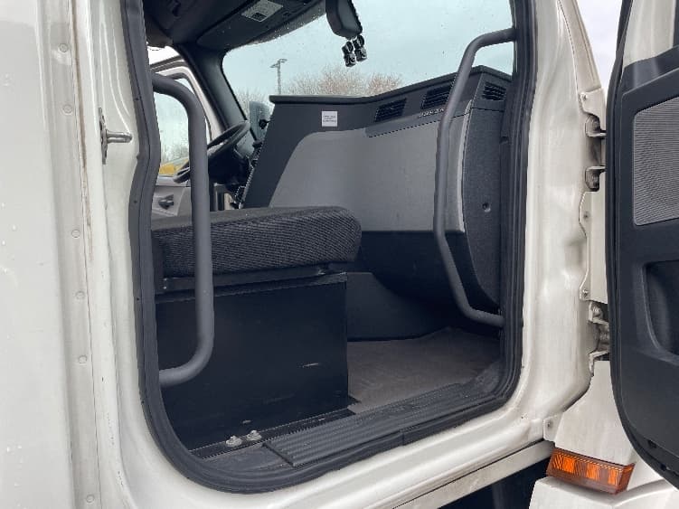 2019 Freightliner Cascadia — photo 10