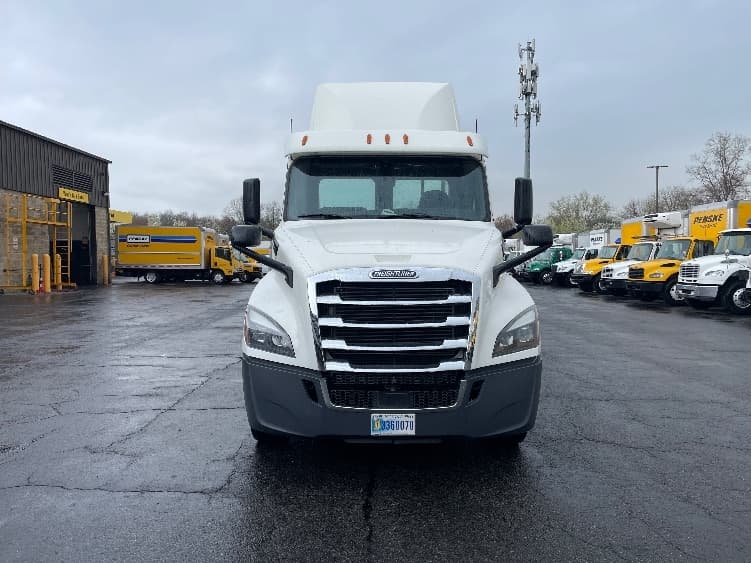 2019 Freightliner Cascadia — photo 2