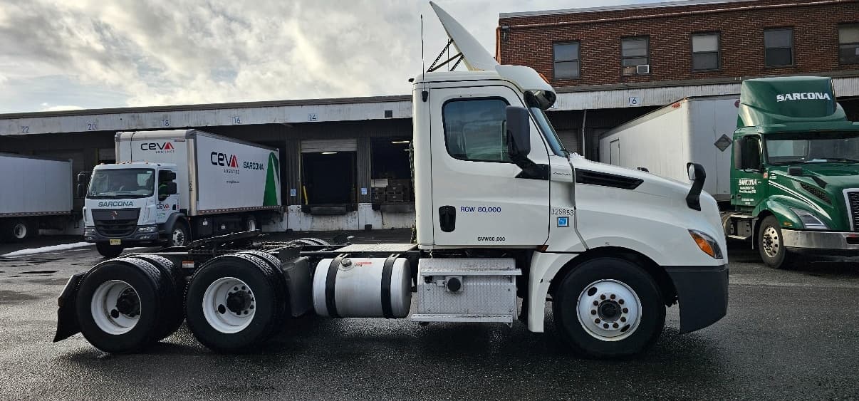 2019 Freightliner Cascadia — photo 8