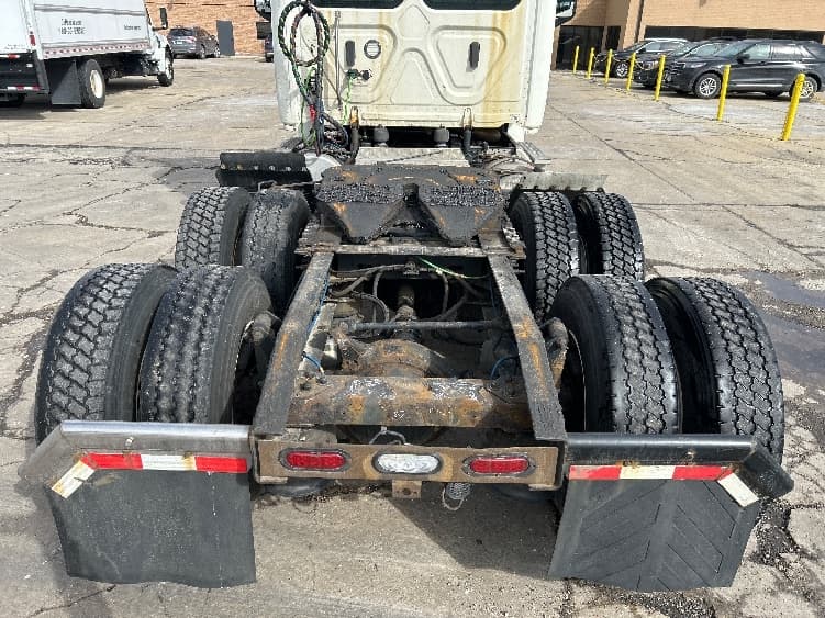 2019 Freightliner Cascadia — photo 6