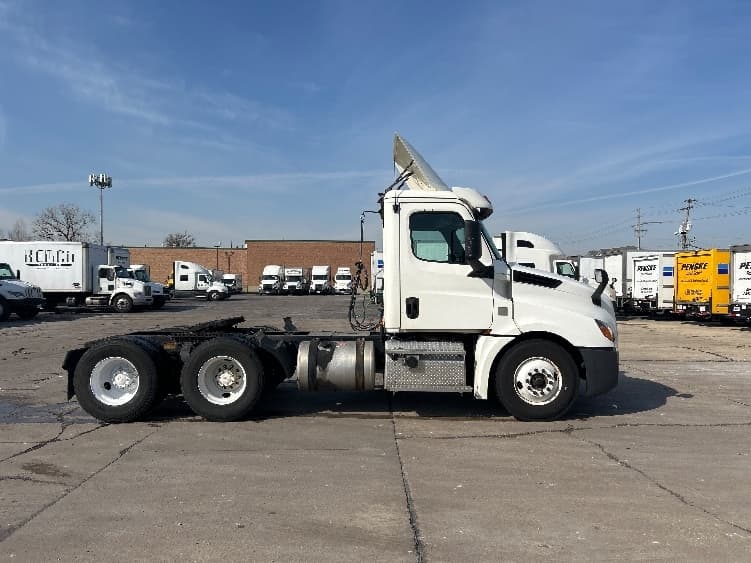2019 Freightliner Cascadia — photo 8