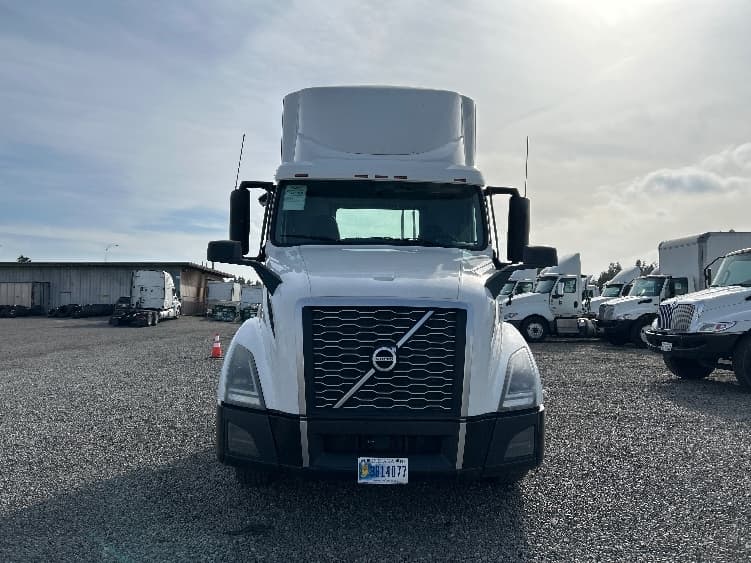 2019 Volvo VNL 300 — photo 2