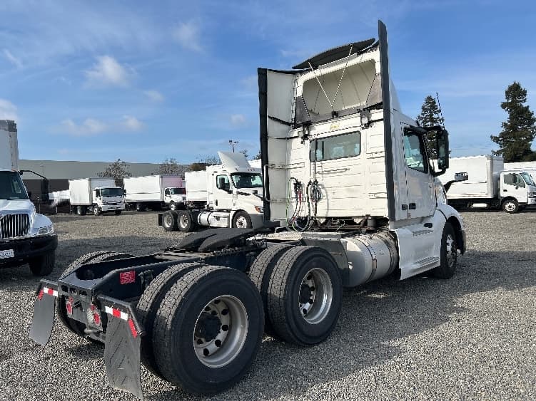 2019 Volvo VNL 300 — photo 7