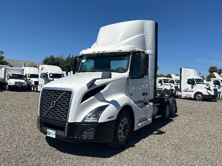 2019 Volvo VNL 300 — photo 3