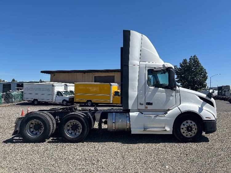 2019 Volvo VNL 300 — photo 8
