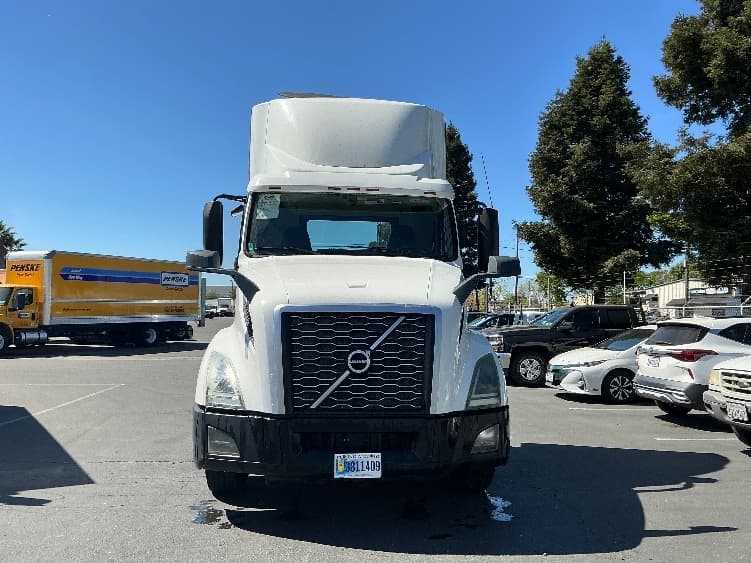 2019 Volvo VNL 300 — photo 2