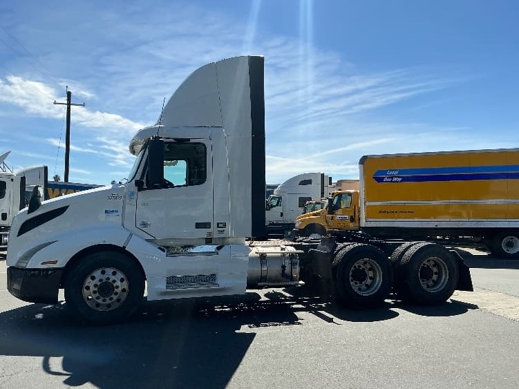 2019 Volvo VNL 300 — photo 4
