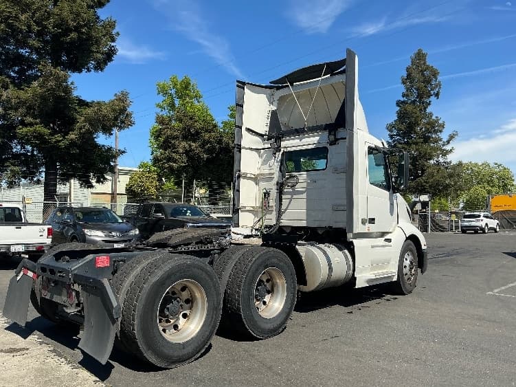2019 Volvo VNL 300 — photo 7