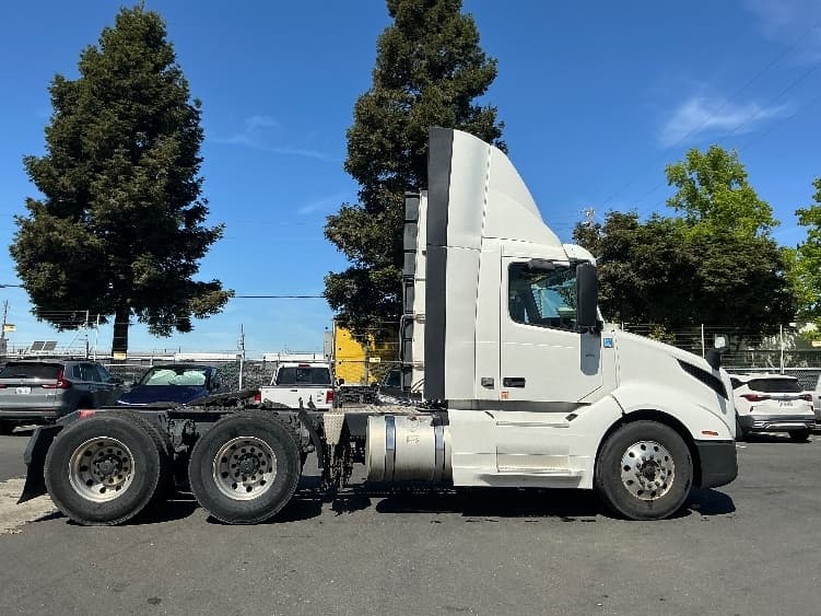 2019 Volvo VNL 300 — photo 8