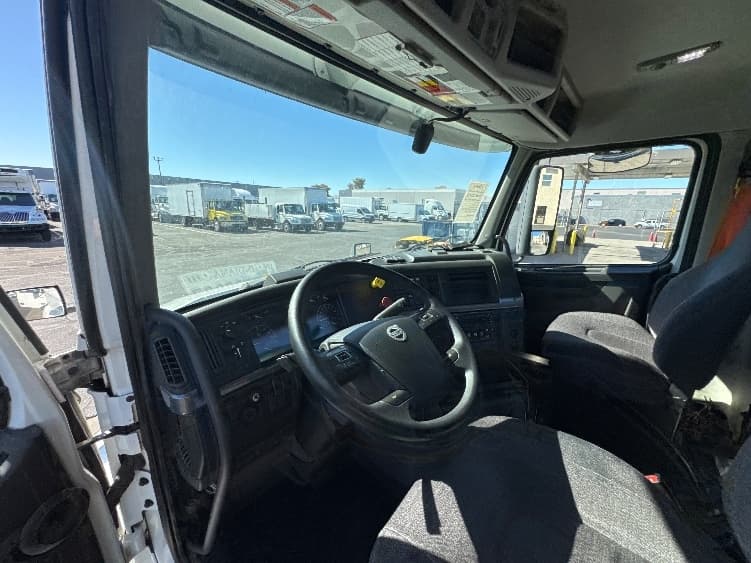 2019 Volvo VNL 300 — photo 10