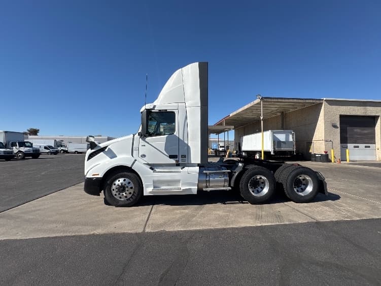 2019 Volvo VNL 300 — photo 4