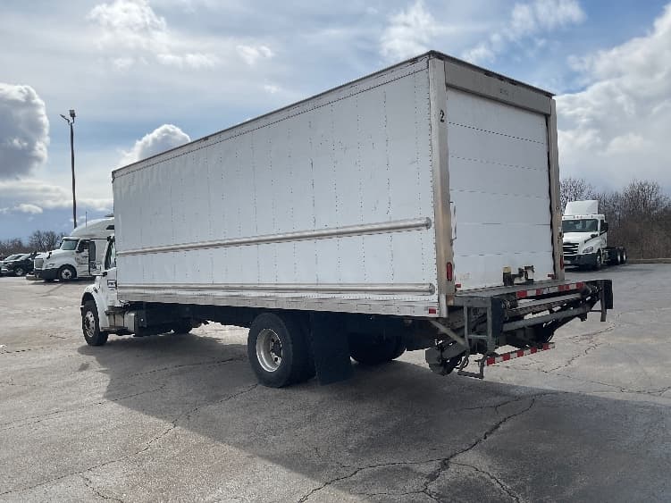 2019 Freightliner M2 106 — photo 6